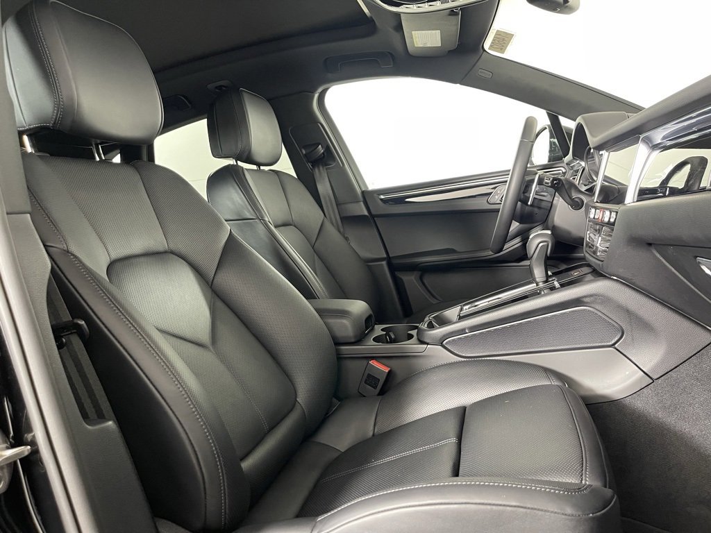 Certified 2025 Porsche Macan image 20