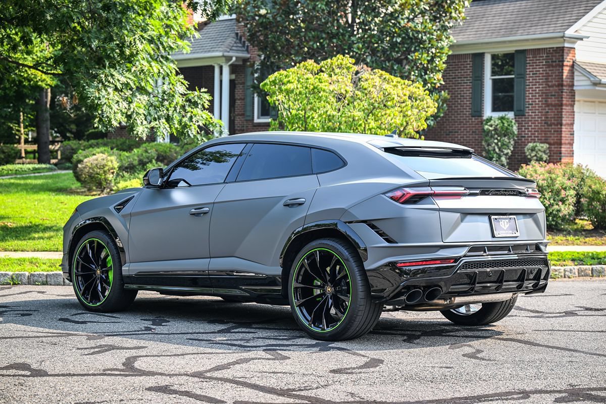 Used 2024 Lamborghini Urus S AWD/4WD image 3
