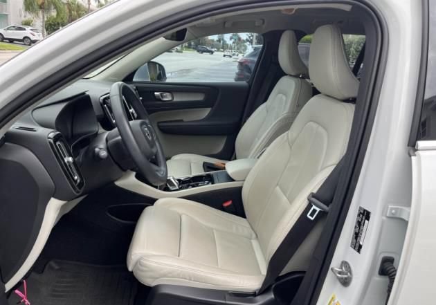 Used 2023 Volvo XC40 B5 Plus w/ Protection Package Premier AWD/4WD image 4