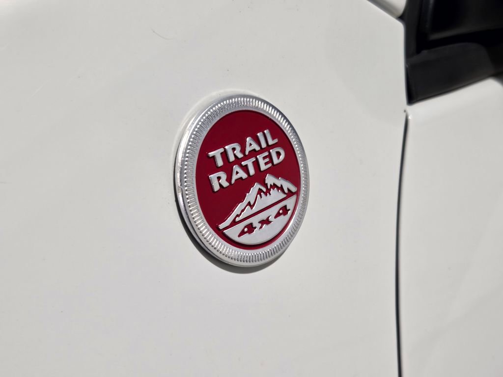 Used 2016 Jeep Cherokee Trailhawk w/ Cold Weather Group image 26