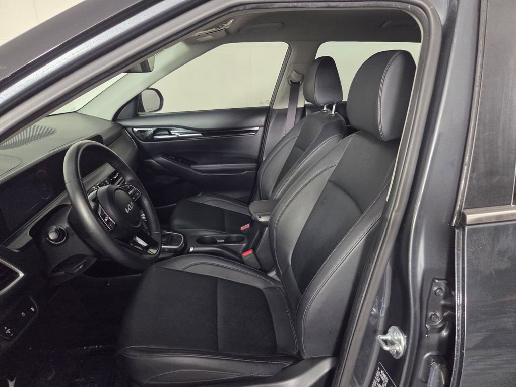 Used 2024 Kia Seltos EX FWD image 9
