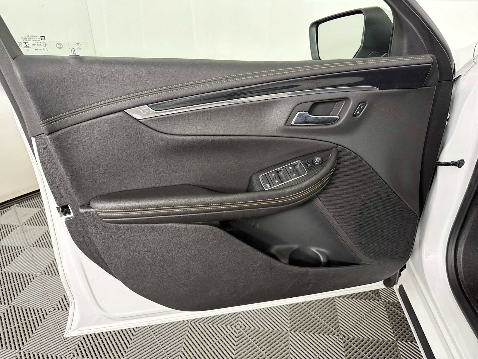 Used 2019 Chevrolet Impala LT FWD image 8