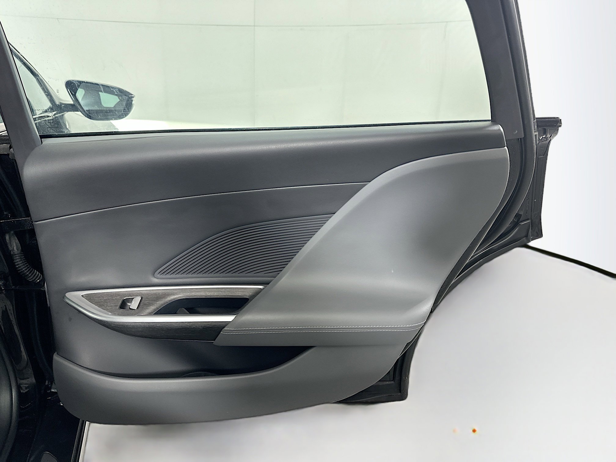 Used 2024 Lucid Air Pure RWD image 30