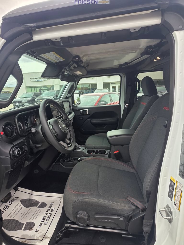 Used 2025 Jeep Wrangler Unlimited Rubicon AWD/4WD image 14