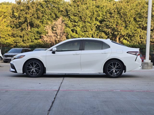 Used 2021 Toyota Camry SE w/ Cold Weather Package AWD/4WD image 4