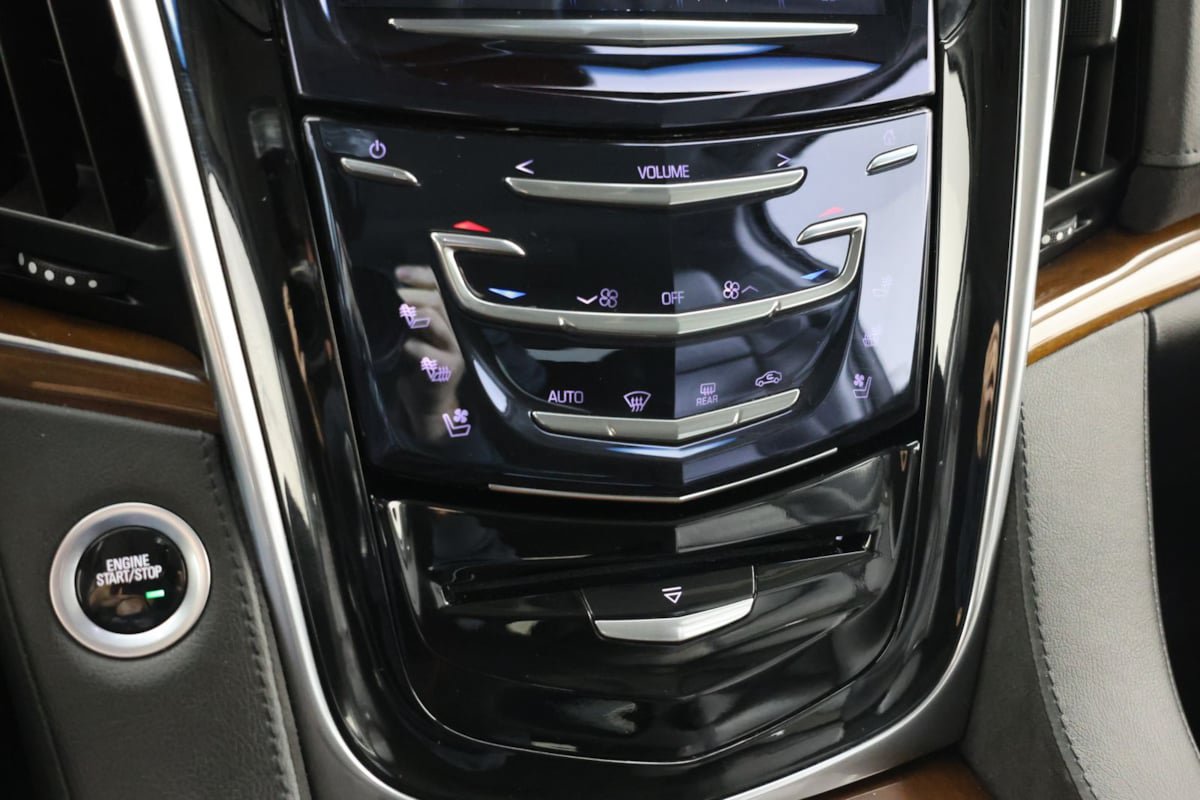 Used 2020 Cadillac Escalade Luxury AWD/4WD image 33