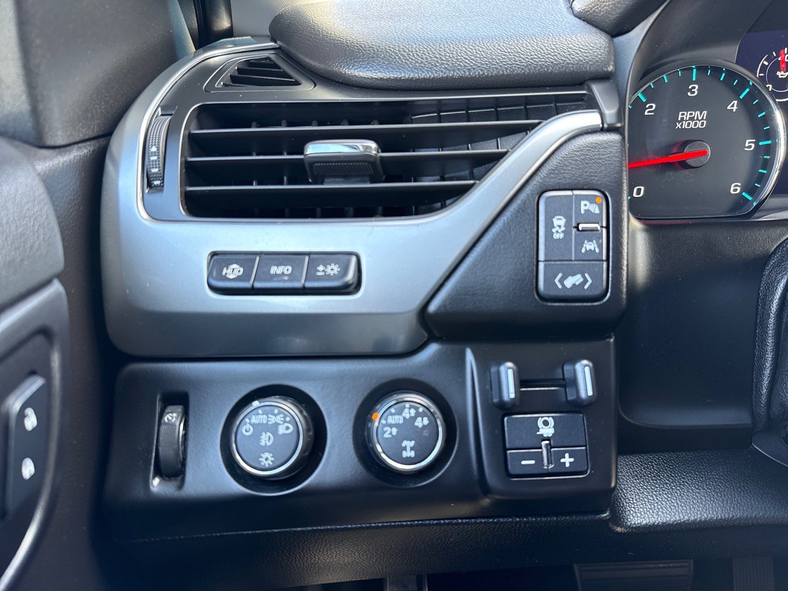 Used 2016 Chevrolet Suburban LTZ image 25