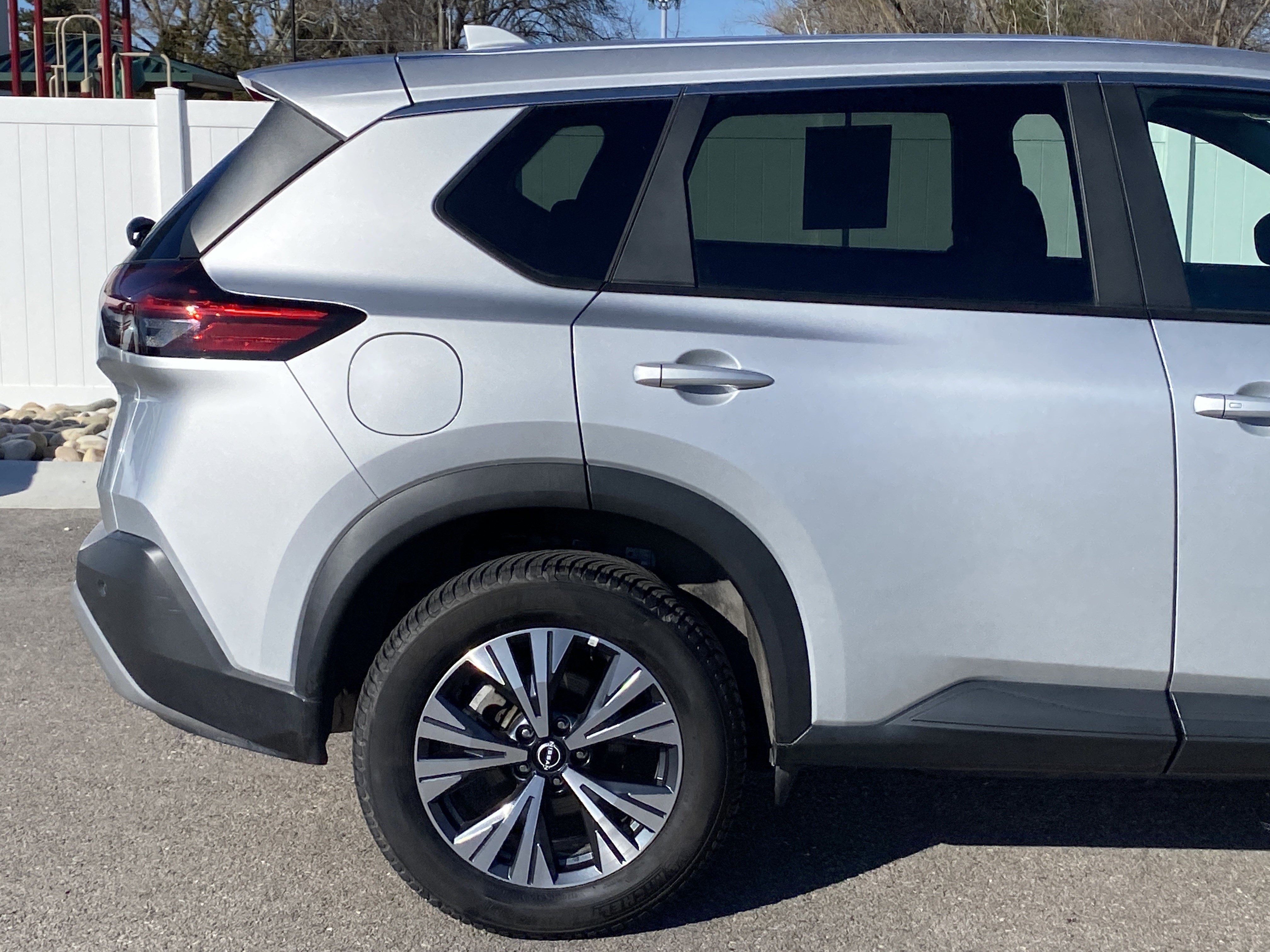 Used 2023 Nissan Rogue SV image 6