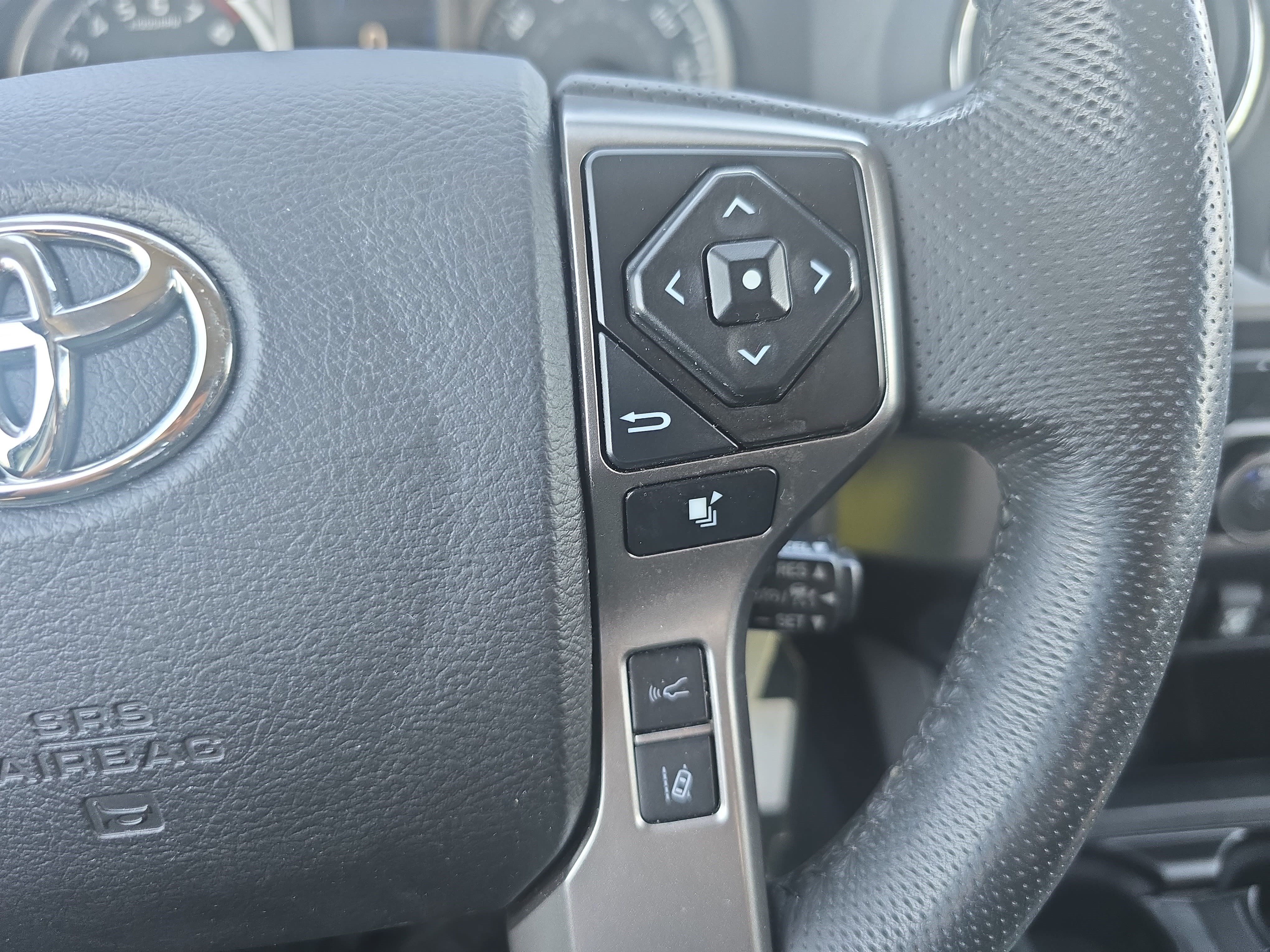 Used 2022 Toyota Tacoma SR5 RWD image 17