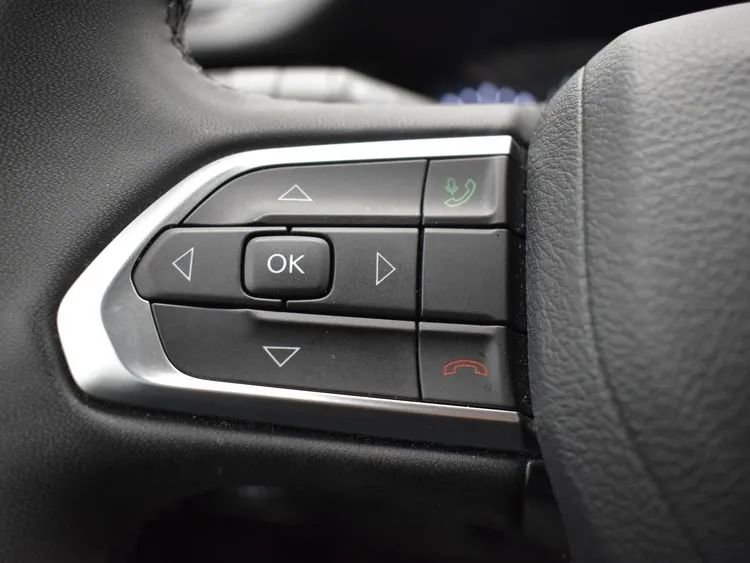 Used 2024 Jeep Compass Latitude image 24