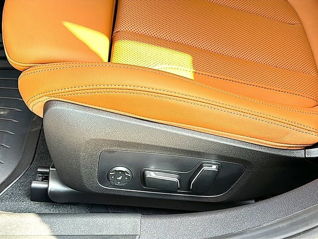 New 2026 BMW 330i Sedan w/ Premium Package RWD image 43