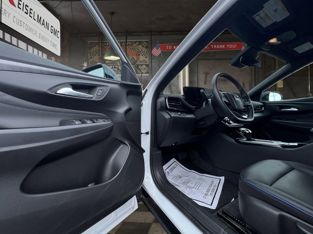 Certified 2025 Buick Envista Sport Touring image 16