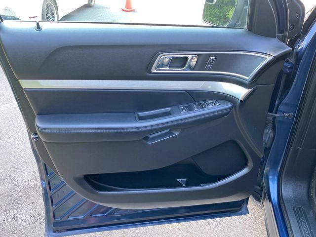 Used 2017 Ford Explorer XLT AWD/4WD image 13