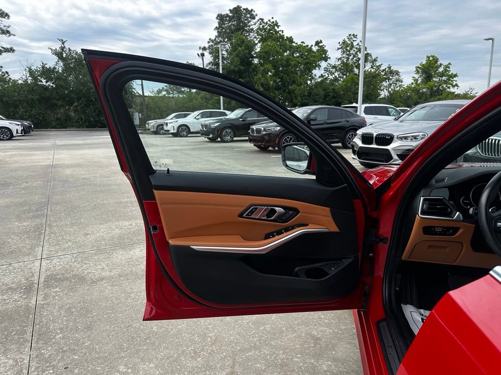 Used 2019 BMW 330i Sedan w/ Luxury Package image 9