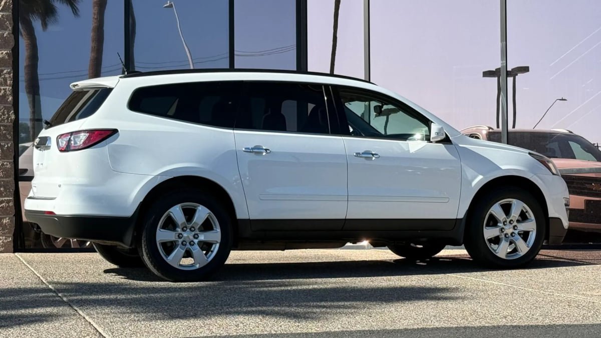 Used 2017 Chevrolet Traverse LT w/ Style and Technology Package AWD/4WD image 13