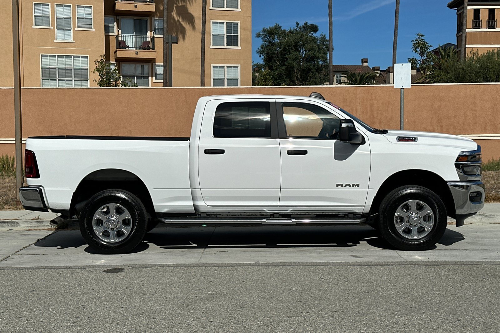 Used 2025 RAM 2500 Big Horn AWD/4WD image 3