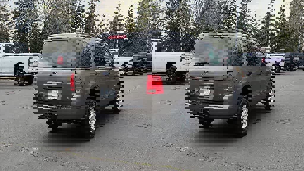 Used 2004 Ford Explorer XLT image 8