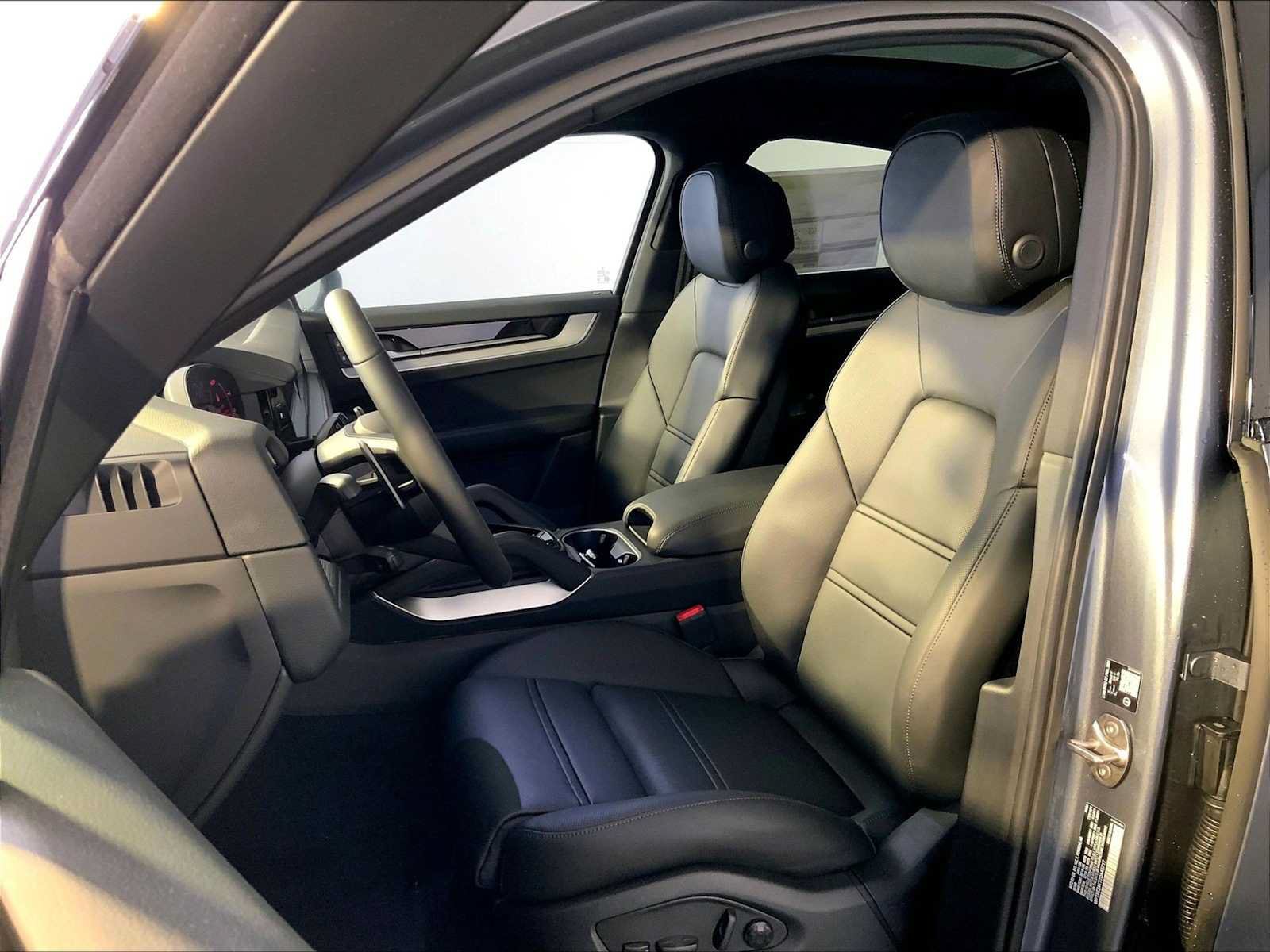 New 2026 Porsche Cayenne E-Hybrid Coupe AWD/4WD image 5