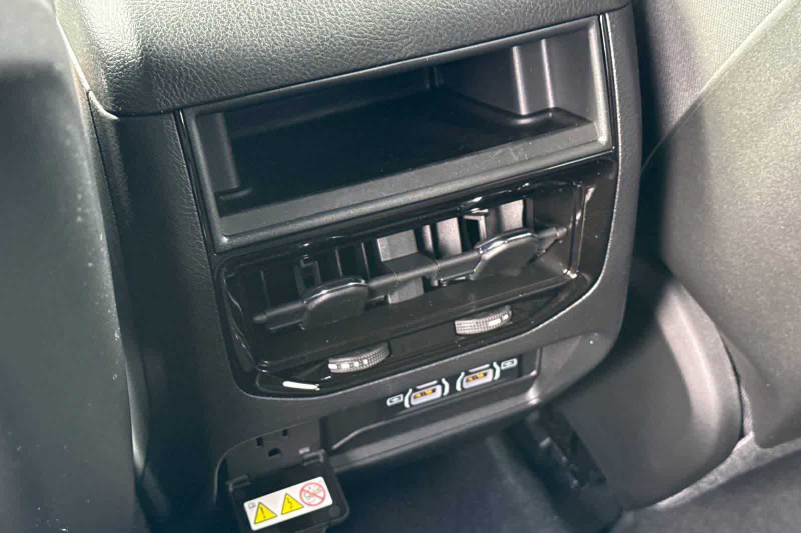 New 2025 Jeep Grand Cherokee Altitude image 15