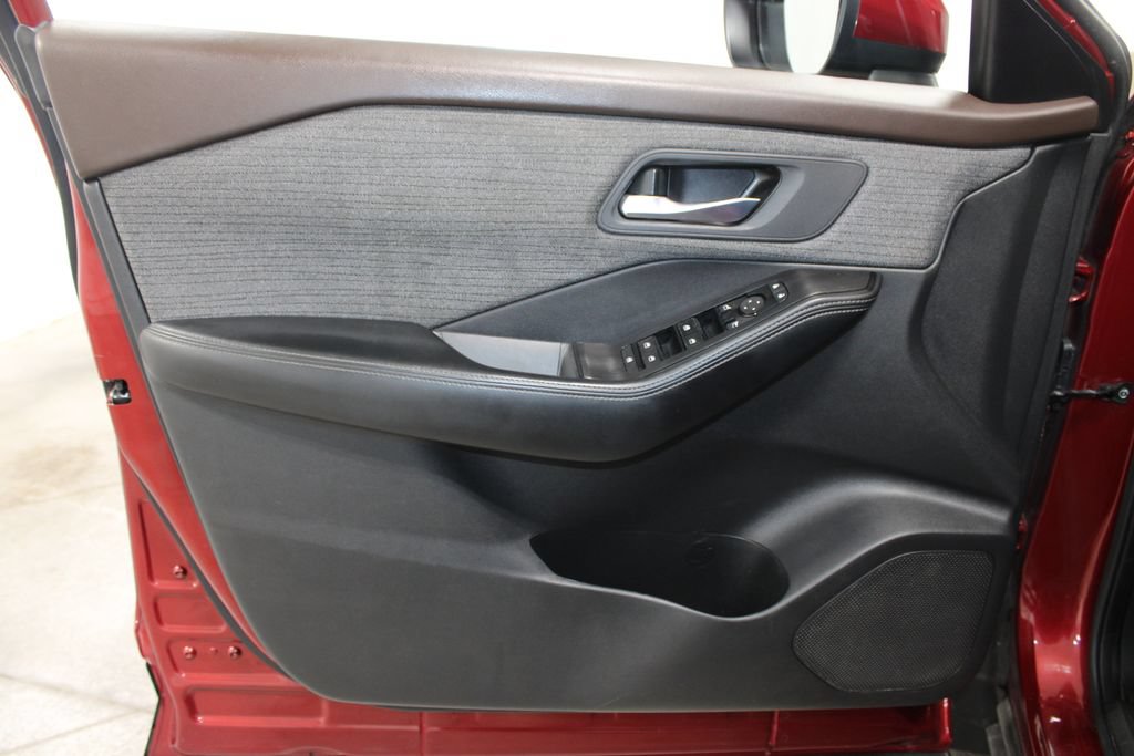 Used 2023 Nissan Rogue SV AWD/4WD image 18