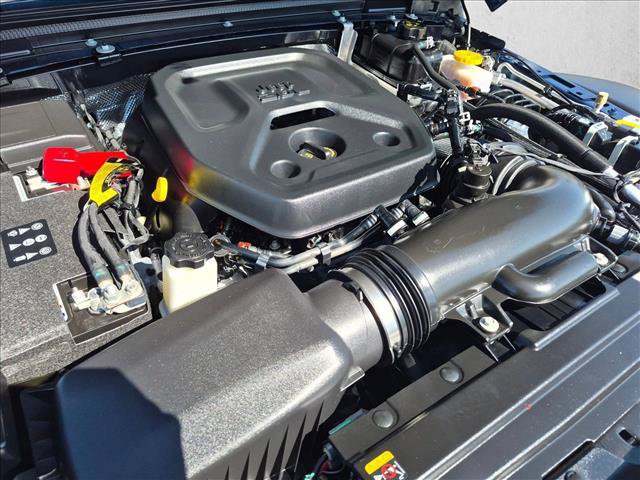 Used 2025 Jeep Wrangler Sport AWD/4WD image 25