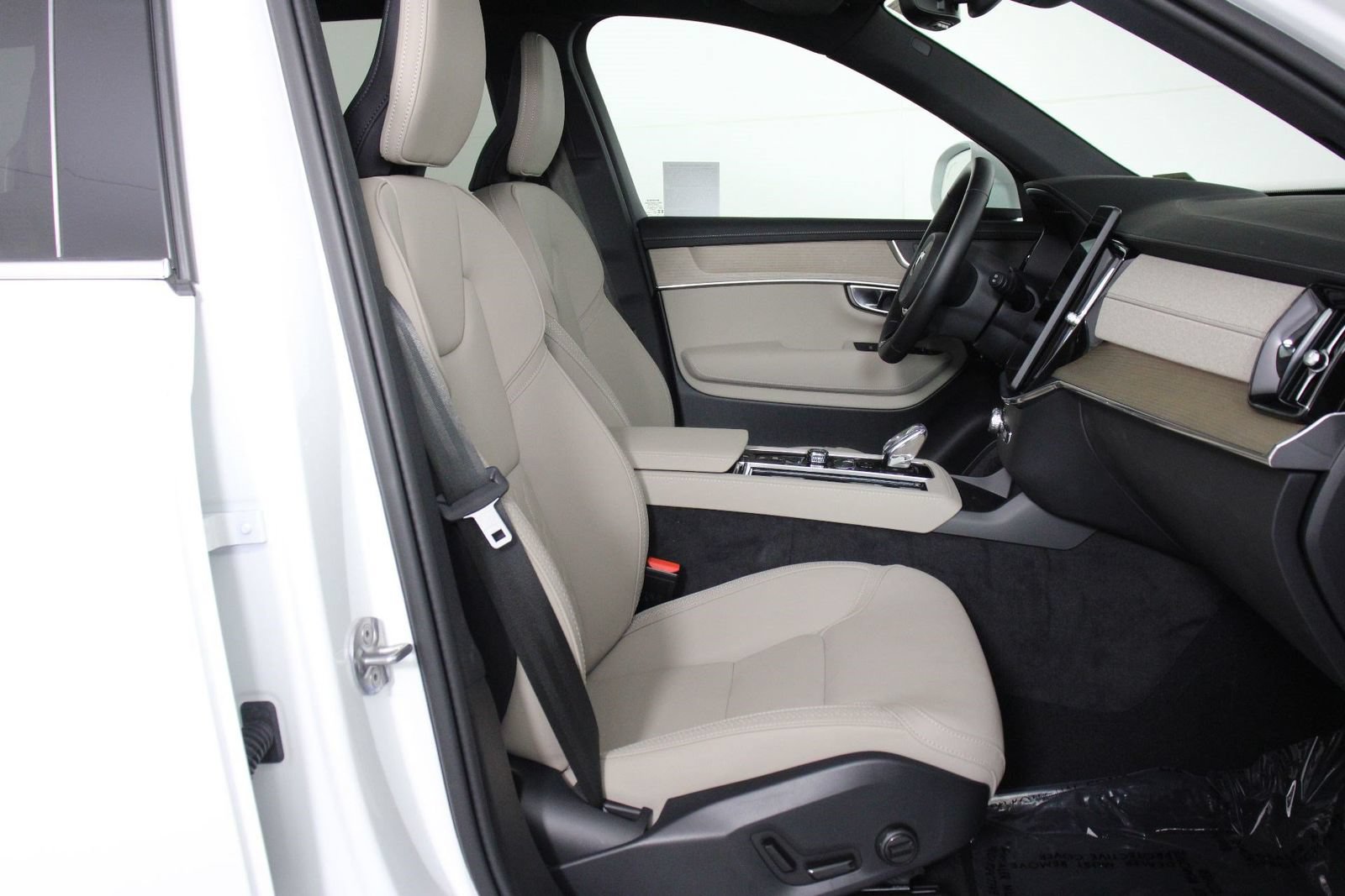 Certified 2026 Volvo XC90 B5 Core AWD/4WD image 29