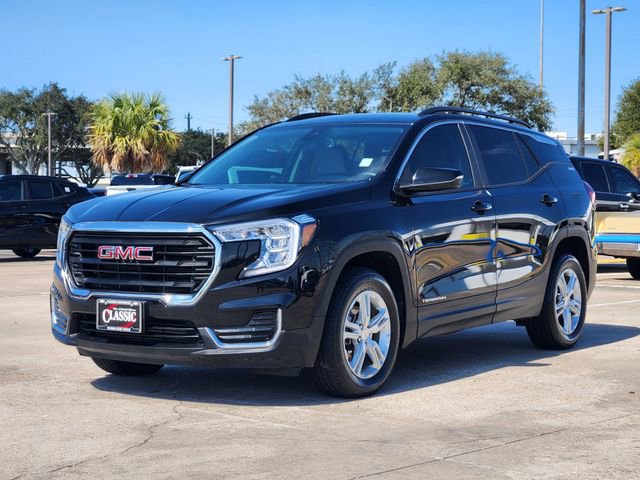 Used 2023 GMC Terrain SLE w/ Driver Convenience Package image 3