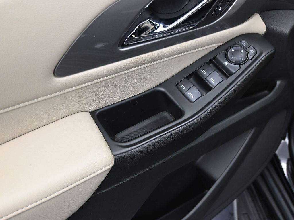 Used 2023 Chevrolet Traverse LS image 17