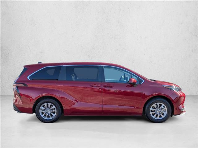 Used 2023 Toyota Sienna LE FWD video 4