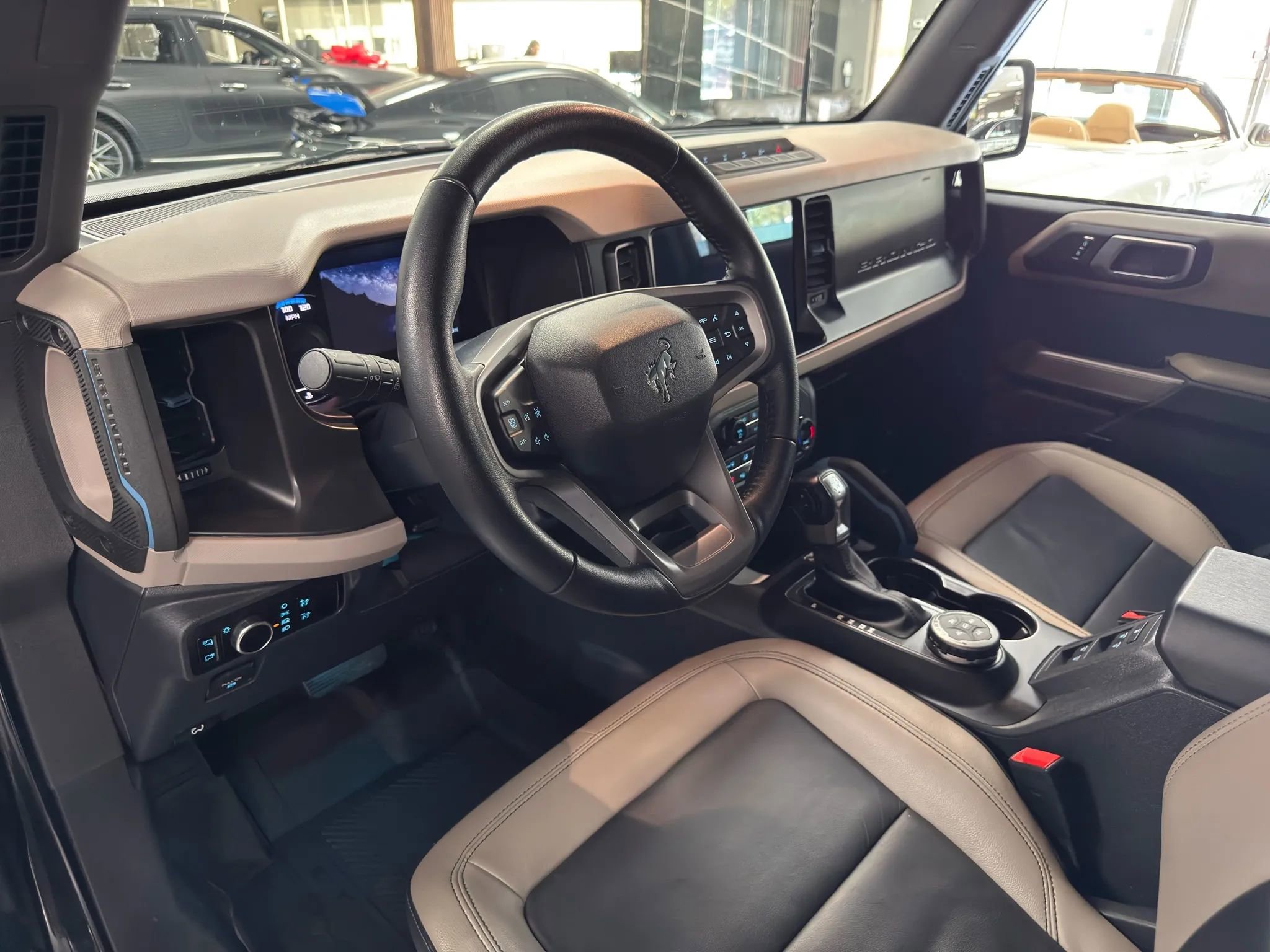 Used 2023 Ford Bronco Wildtrak image 10