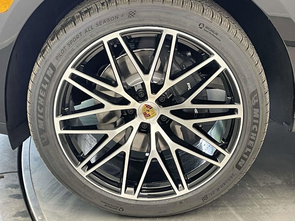New 2026 Porsche Macan AWD/4WD image 11