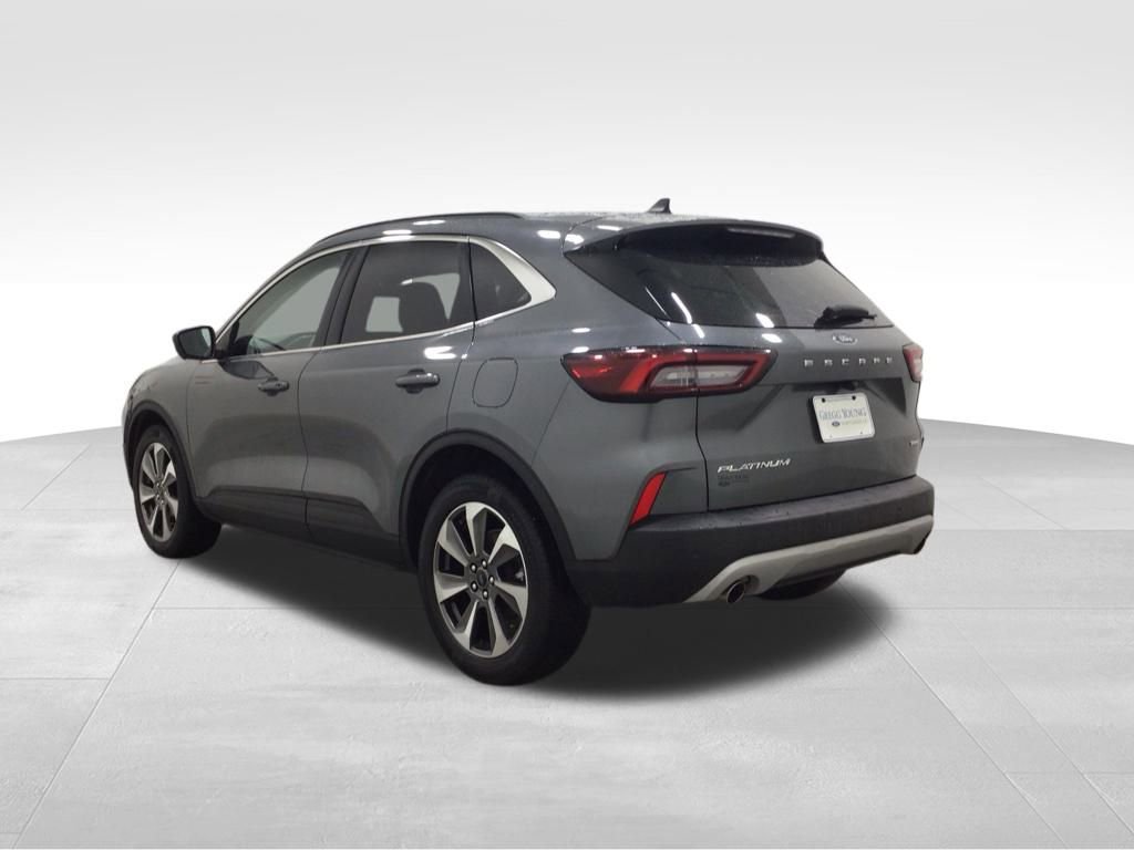 Used 2023 Ford Escape Platinum image 3