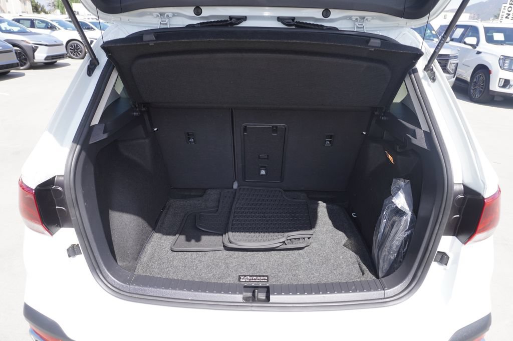 Used 2022 Volkswagen Taos SE FWD image 8