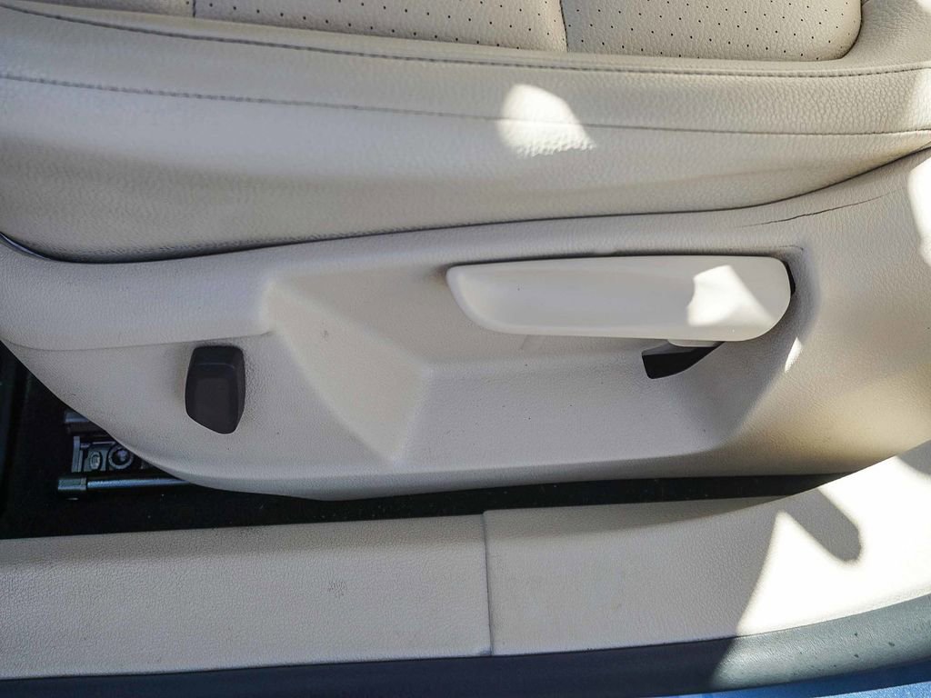 Used 2017 Volkswagen Tiguan S image 19