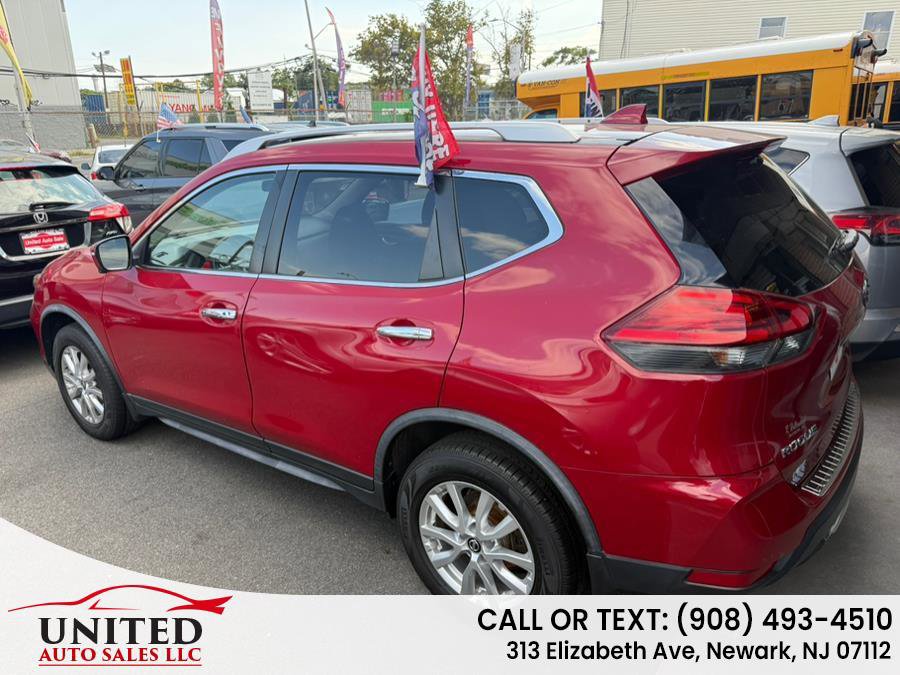 Used 2017 Nissan Rogue SV w/ SV Premium Package image 6