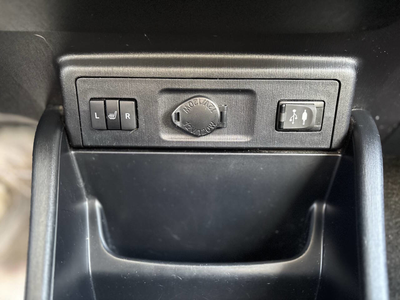 Used 2017 Toyota Prius V Five image 16