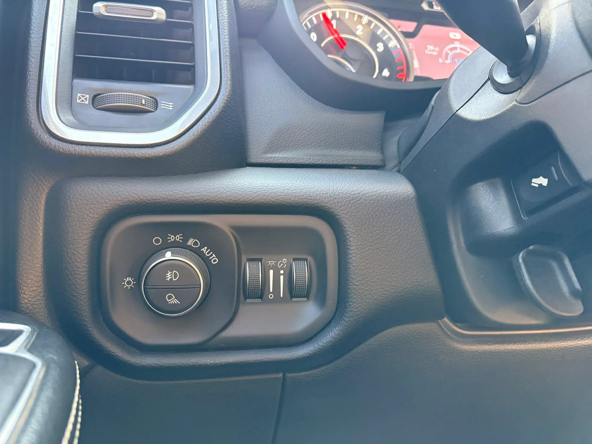 Used 2021 RAM 2500 Laramie AWD/4WD image 30