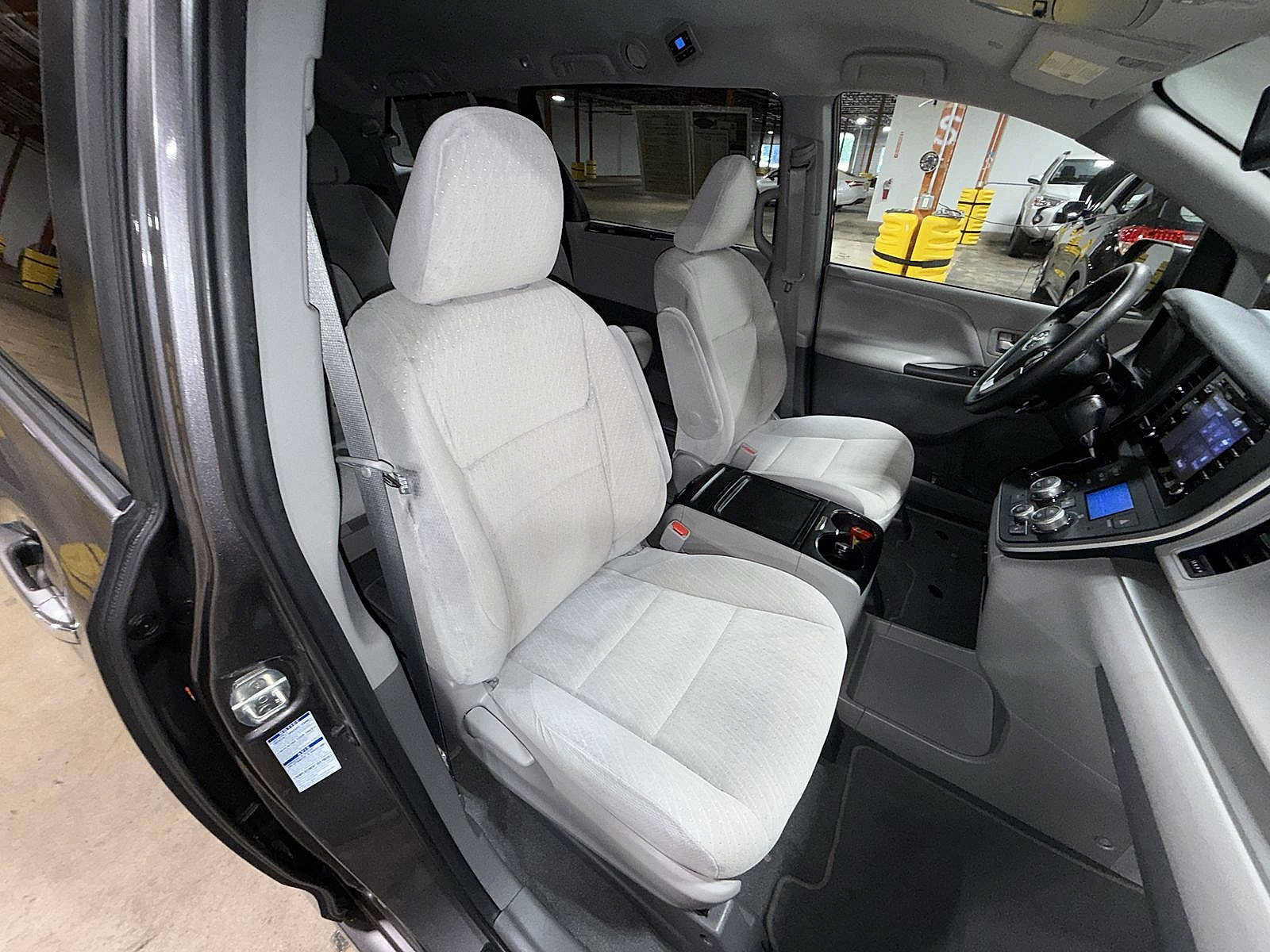 Used 2020 Toyota Sienna LE w/ LE Preferred Package AWD/4WD image 16