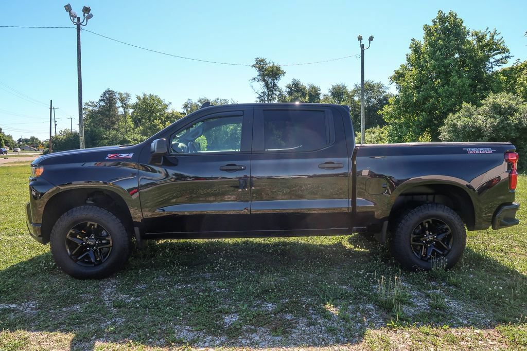 Used 2021 Chevrolet Silverado 1500 Custom Trail Boss w/ Midnight Edition AWD/4WD image 2