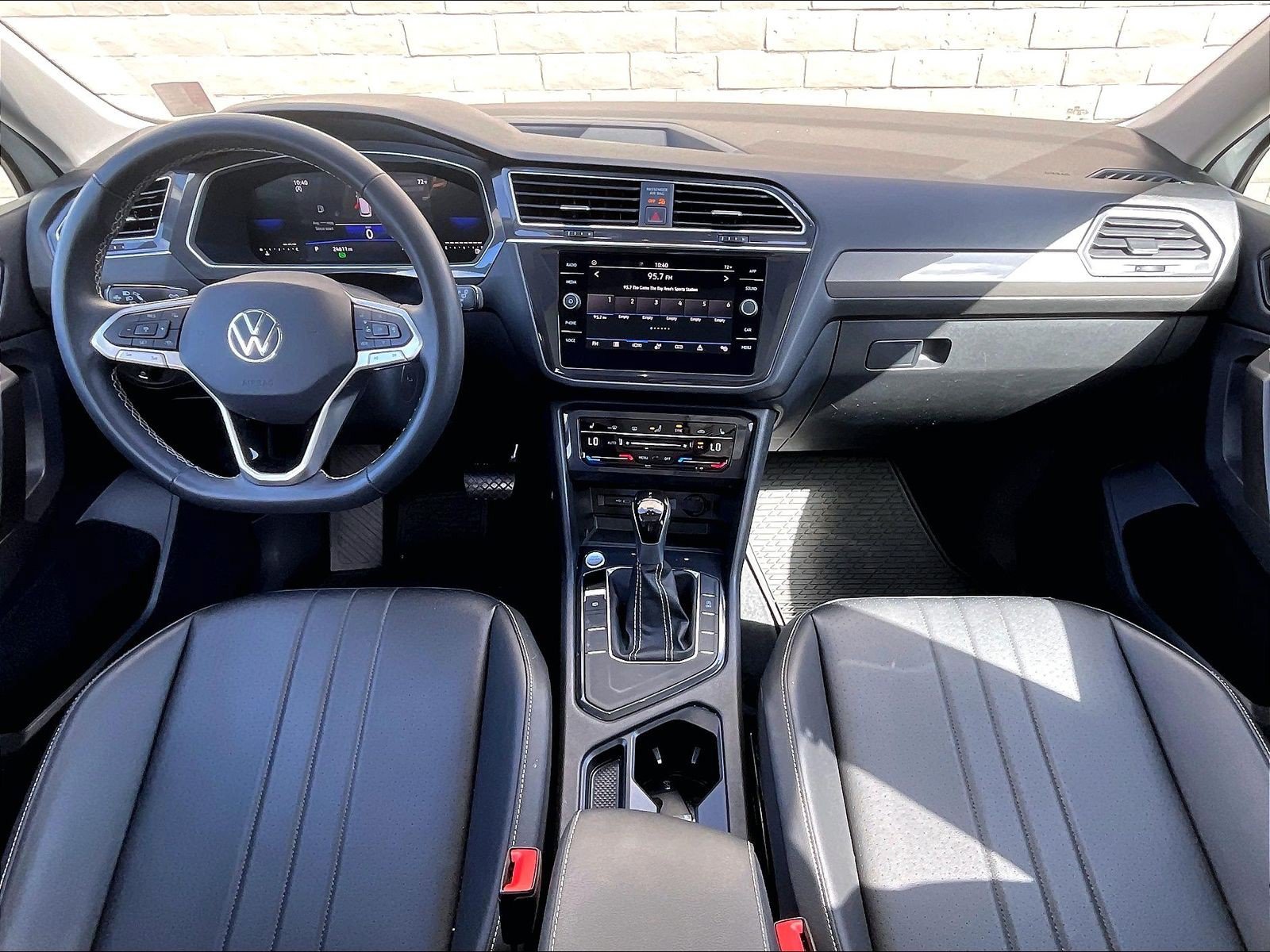 Certified 2023 Volkswagen Tiguan SE FWD image 15