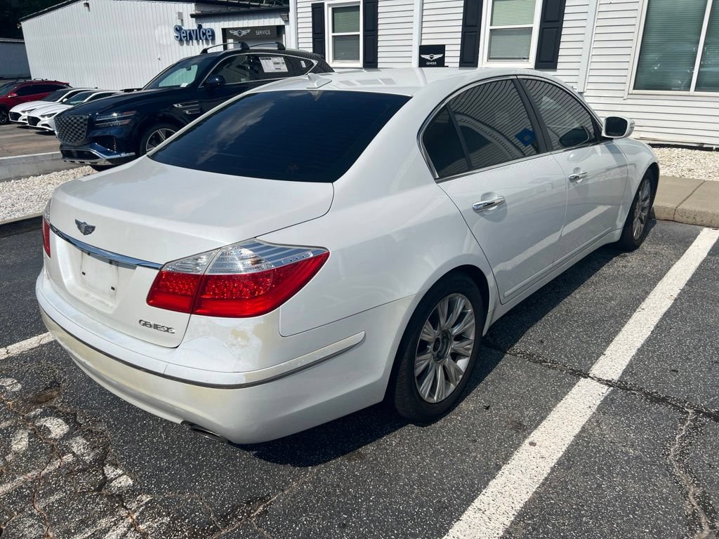 Used 2011 Hyundai Genesis 3.8 w/ Premium Navigation Pkg 3 RWD image 5