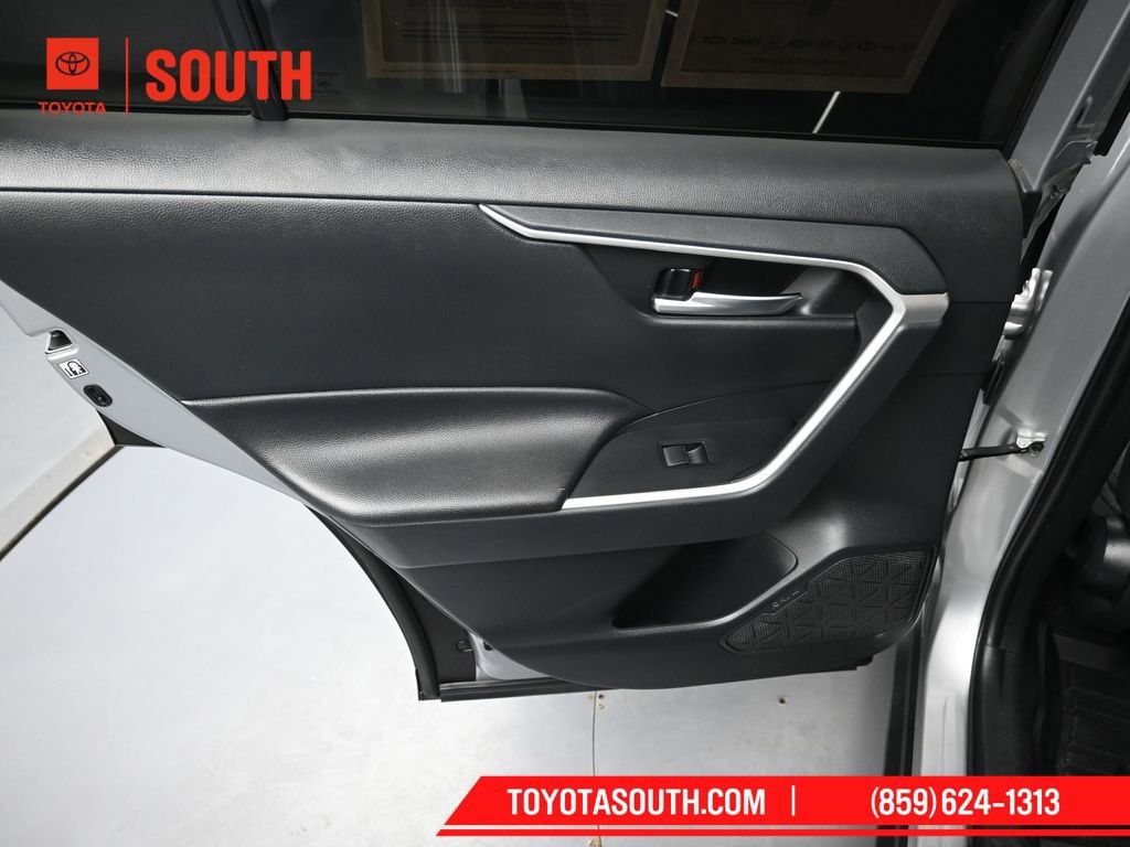 Used 2019 Toyota RAV4 XLE w/ Carpet Mat Package AWD/4WD image 26