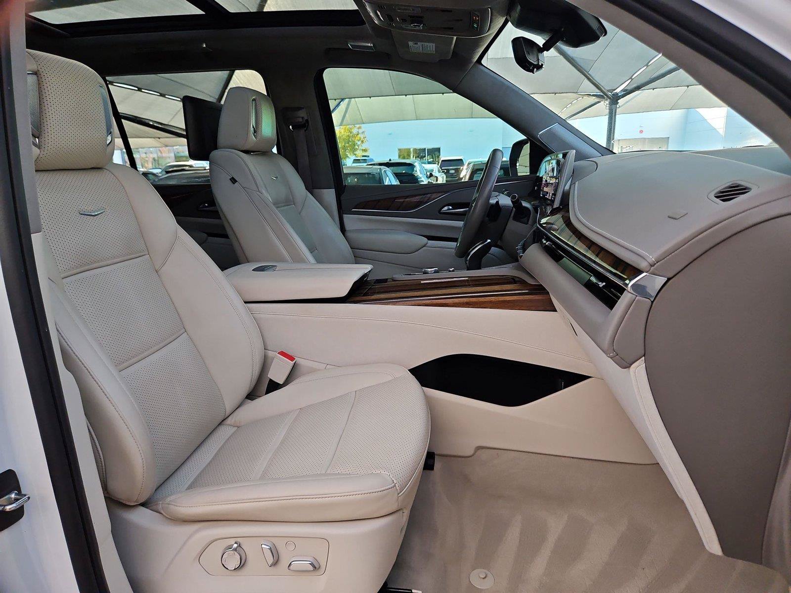 Used 2022 Cadillac Escalade ESV Premium Luxury Platinum AWD/4WD image 29