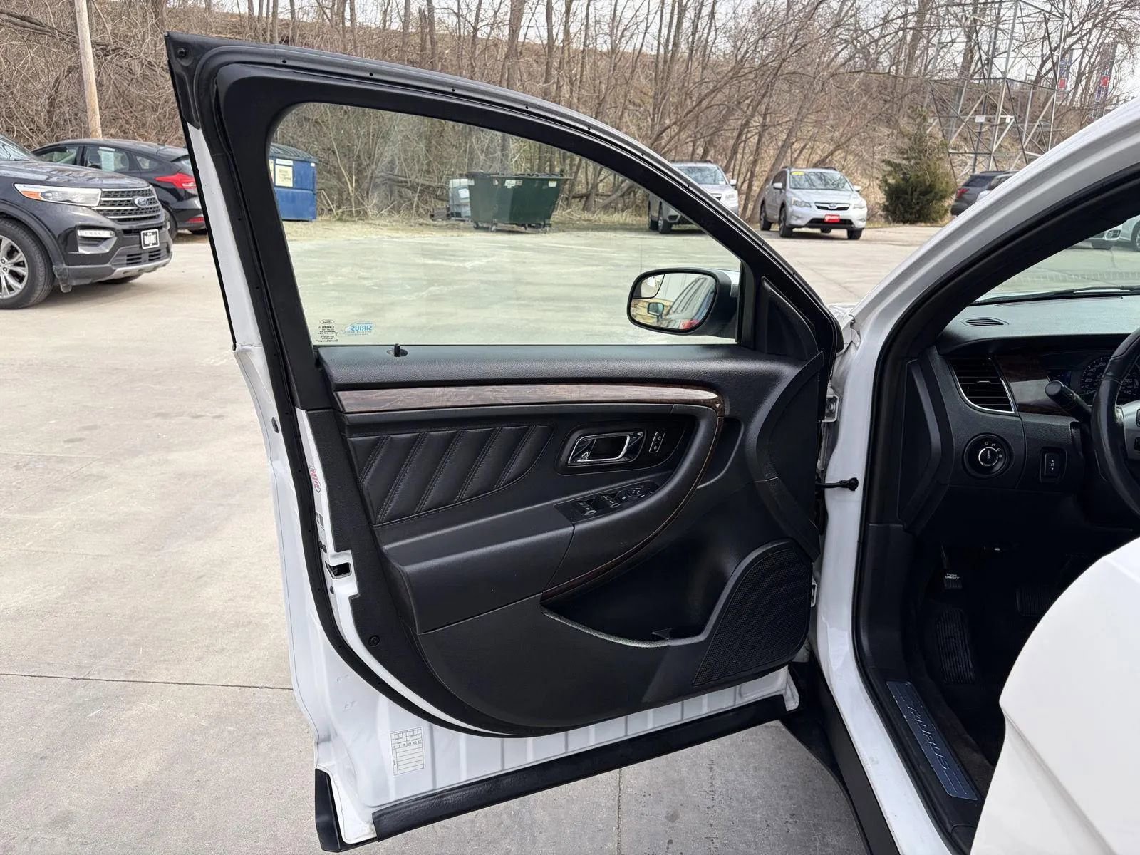 Used 2014 Ford Taurus Limited FWD image 10