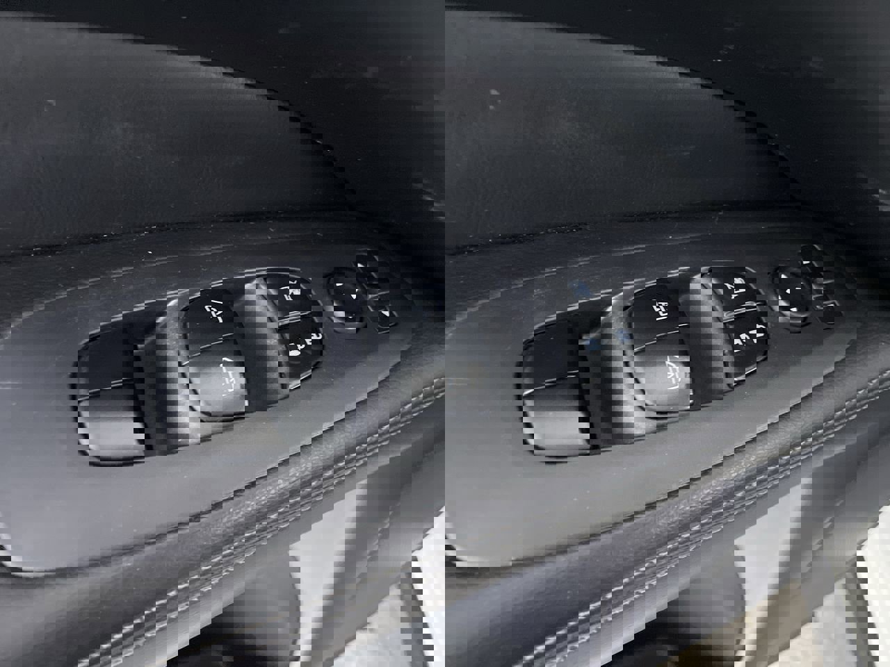 Used 2019 Nissan Pathfinder SV image 11