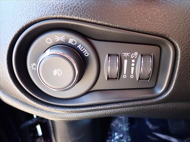 Used 2020 Jeep Renegade Trailhawk w/ Cold Weather Group AWD/4WD image 15