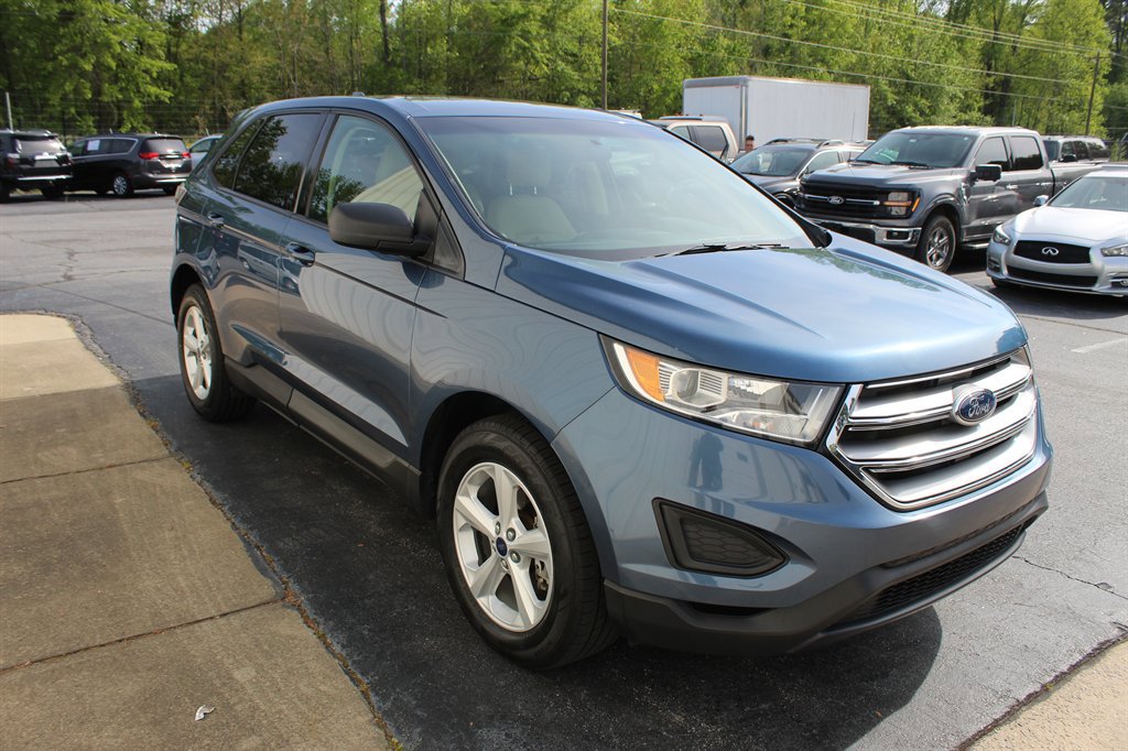 Used 2018 Ford Edge SE FWD image 2