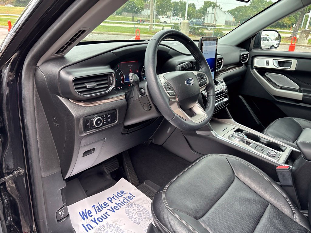 Used 2023 Ford Explorer Limited w/ Limited Technology Package AWD/4WD image 32