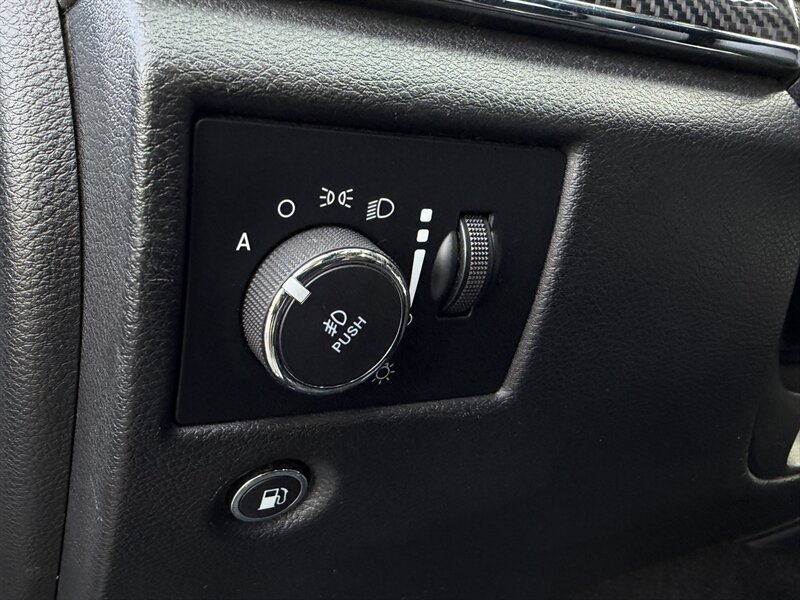 Used 2020 Jeep Grand Cherokee SRT AWD/4WD image 32
