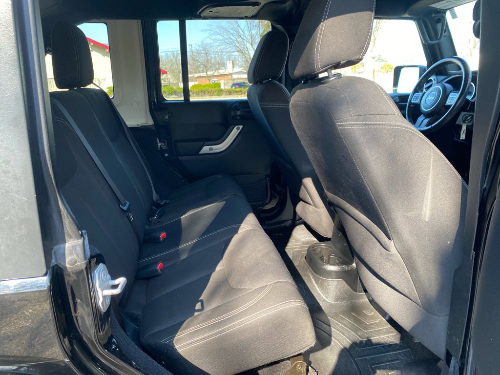 Used 2015 Jeep Wrangler Unlimited Sahara w/ Connectivity Group AWD/4WD image 19
